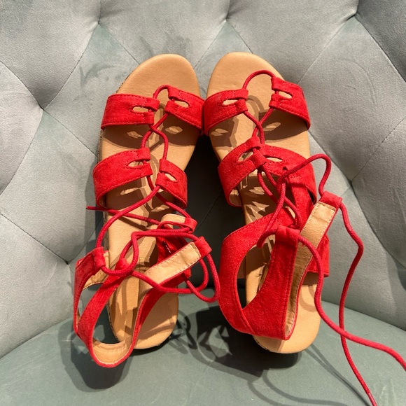 Yoki size 7.5 coral/red lace up wedge with box & dust covers - Picture 9 of 9